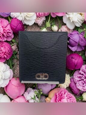 Salvatore Ferragamo, new black textured leather card holder